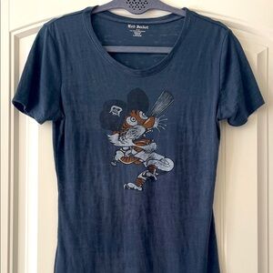 Red‎ Jacket Dark Blue Detroit Tigers Graphic Tee Large